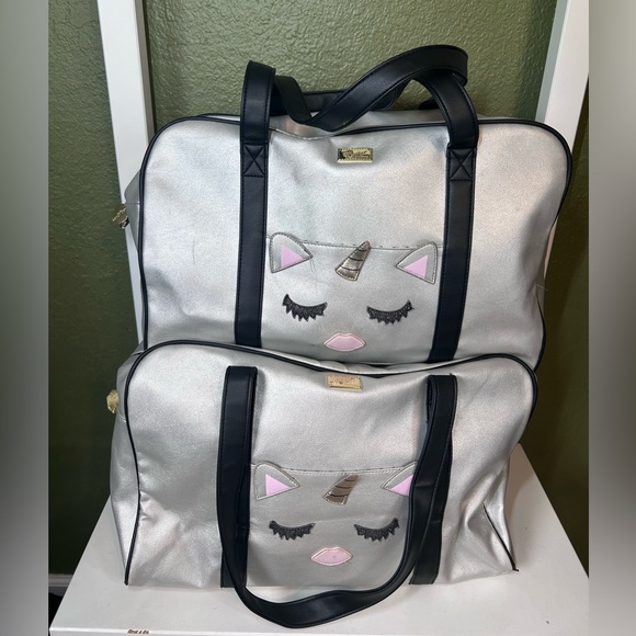 A pair of Betsey Johnson Unicorn Slate large weekender travel bags vacation - Picture 9 of 10